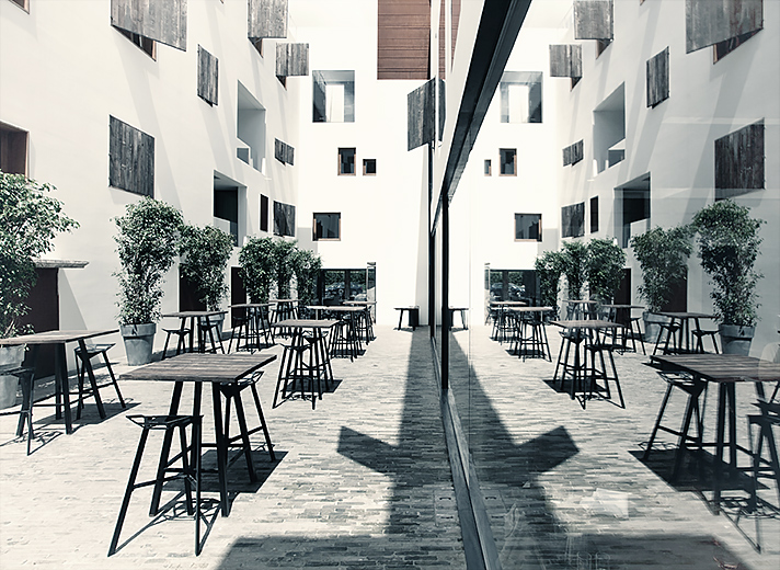 Courtyard_n