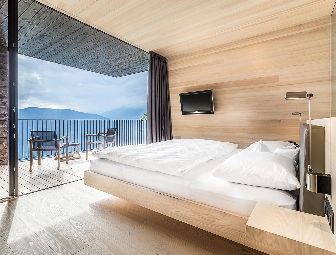 Pretty Hotels: A Room with a View in the Alps (Image 9)