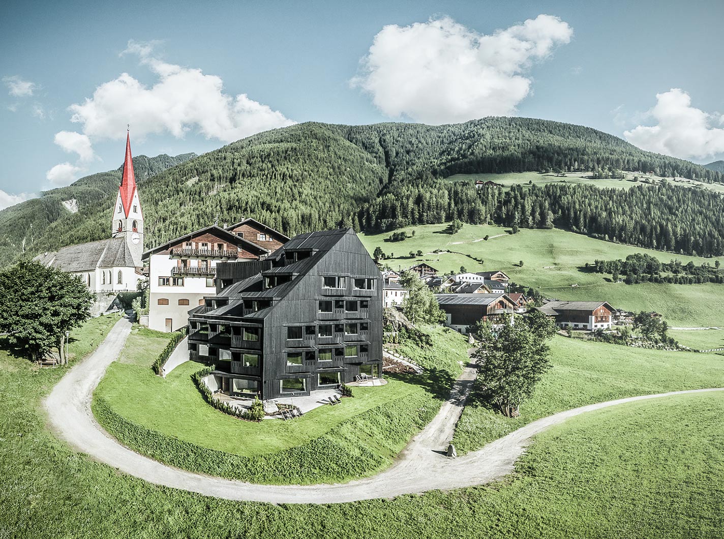 Pretty Hotels: A Room with a View in the Alps (Image 8)