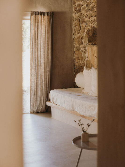 Pretty Hotels: Maybe October (Bild 12)