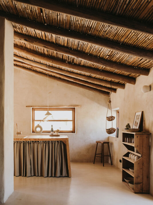 Pretty Hotels: Maybe October (Bild 2)